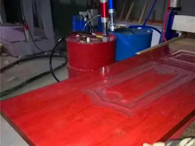 門板噴涂澆注